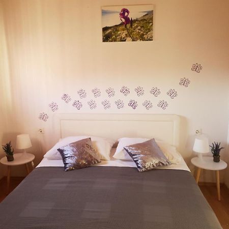 Apartmani Dalmatinka Metajna Esterno foto