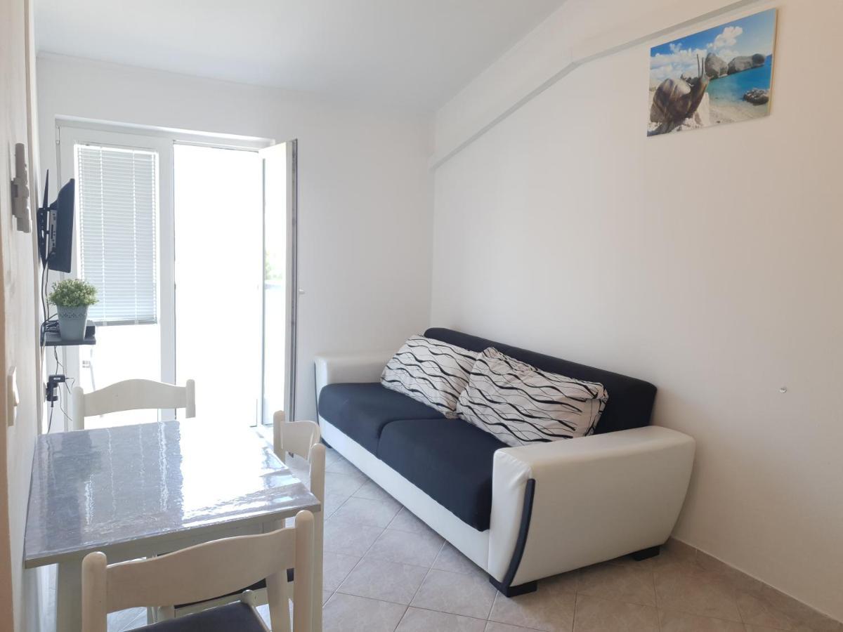 Apartmani Dalmatinka Metajna Esterno foto