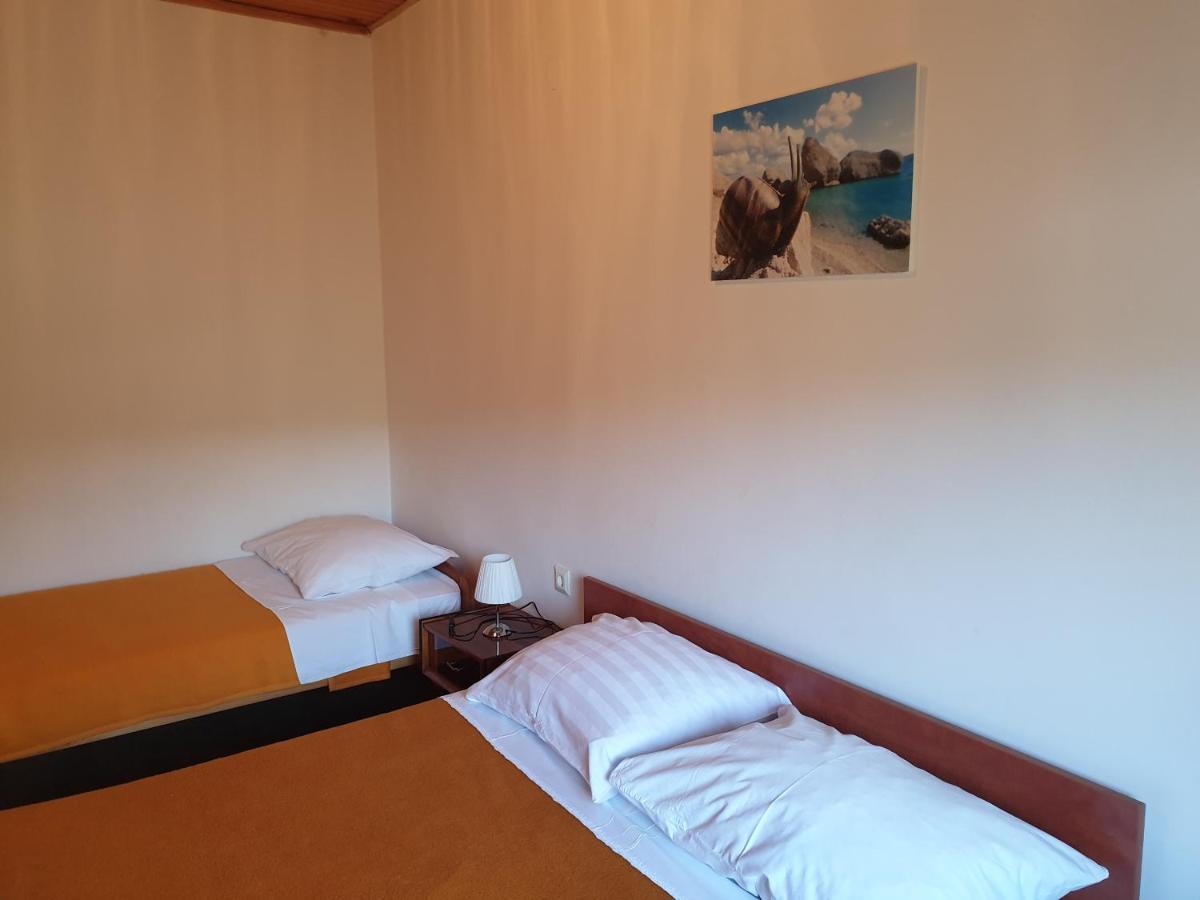 Apartmani Dalmatinka Metajna Esterno foto