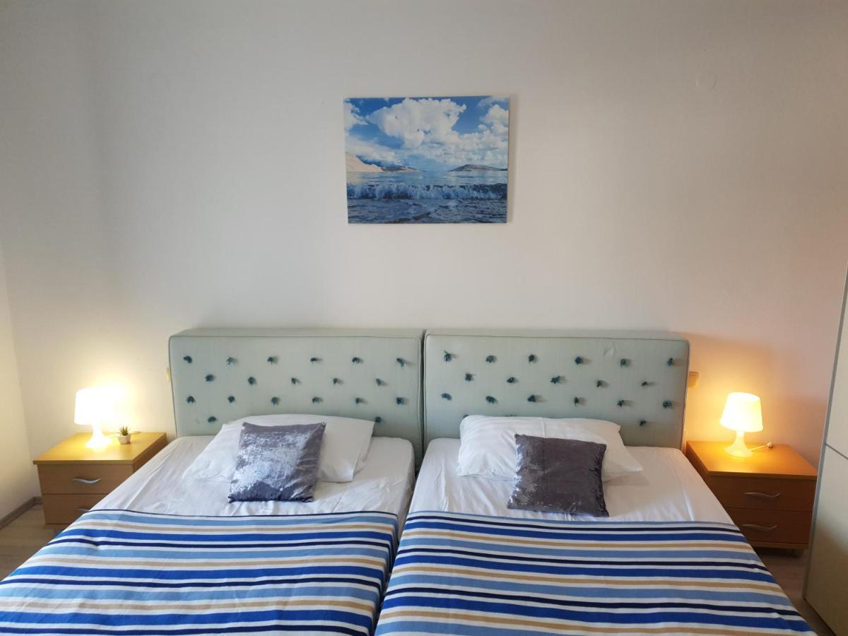 Apartmani Dalmatinka Metajna Esterno foto